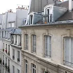 Bright And Quiet 25 M Apartment